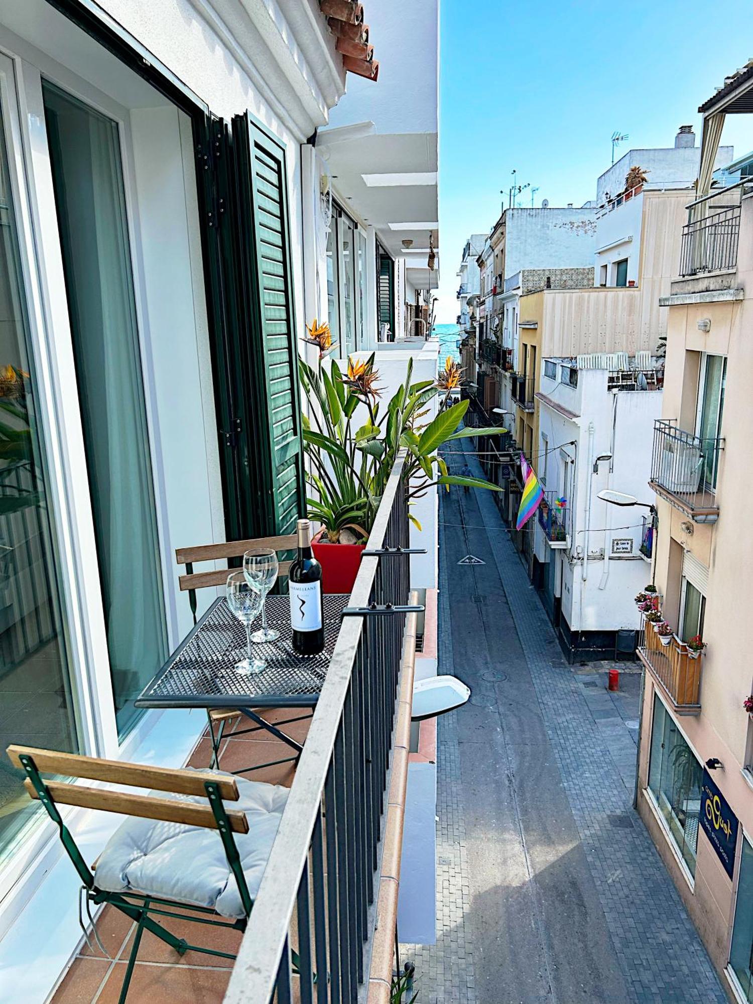 Abbott Apartment - 1 Min From The Beach - 100M2 - Sleeps 8 Sitges Extérieur photo